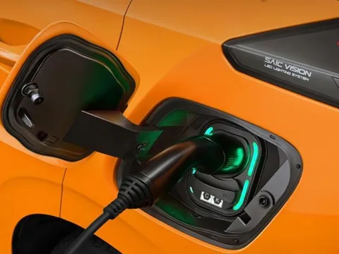 MG "nhá hàng" sắp ra mắt mẫu xe điện đầu tiên ở Việt Nam: Có thể là SUV đô thị, giá bán vẫn còn là ẩn số