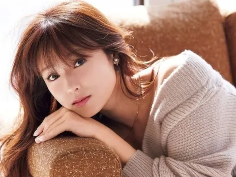 Mỹ nhân trả giá đắt vì ngoại tình: Mất trắng sự nghiệp, bị đại gia bất động sản hủy hôn và phải lẩn tránh gần 6 tháng qua