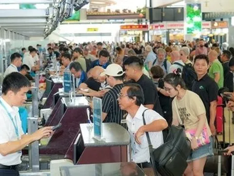 Sân bay Nội Bài đón 400.000 khách dịp lễ, làm sao để không lỡ chuyến?