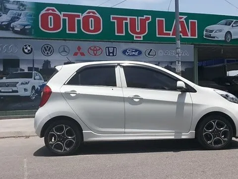 Xe tự lái 'lên ngôi' khi máy bay, đường sắt 'cạn vé'