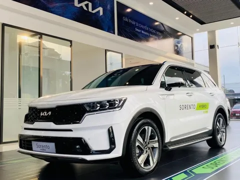 Kia Sorento hybrid giảm sốc 120 triệu đồng, còn từ 1,029 tỷ đồng, rẻ hơn cả Honda CR-V hybrid