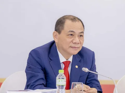 Bị nghi ngờ tính cạnh tranh, ông Phạm Nhật Vượng khẳng định: Xe điện VinFast có thể 'áp đảo' xe xăng trong tương lai, mẫu sắp ra có giá phải chăng phù hợp cả bà nội trợ lẫn thanh niên ‘ngầu’
