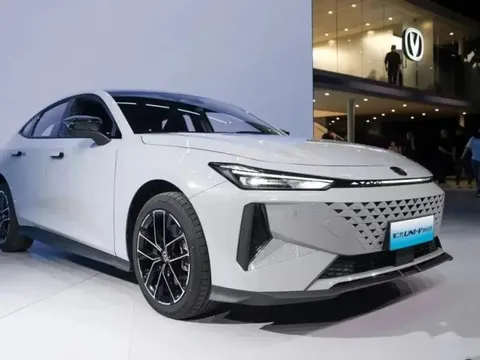 "Ông trùm" xe tải tại Việt Nam trình làng bom tấn sedan: ăn xăng ít hơn cả xe máy chỉ 0,9L/100km, giá quy đổi hơn 400 triệu đồng