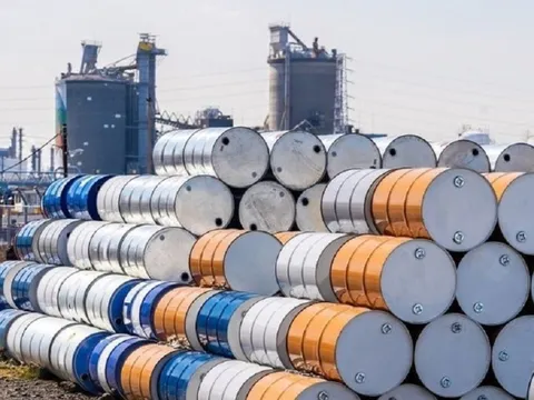 Giá xăng dầu hôm nay (29/4): Lao dốc nhẹ phiên đầu tuần