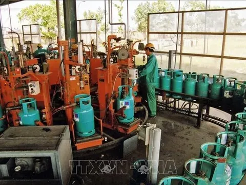 Giá gas bán lẻ trong nước giảm tháng thứ hai liên tiếp