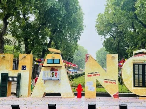 Các công viên lớn tại Hà Nội hút khách 'du lịch tại chỗ'