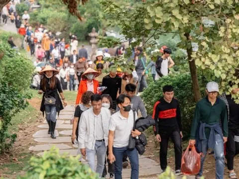 Bán lẻ hàng hoá và doanh thu dịch vụ tiêu dùng tăng trưởng nhờ du lịch