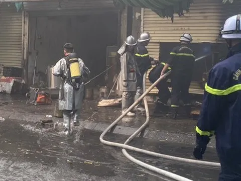 Hà Nội: Cháy kinh hoàng tại dãy ki ốt gần chợ Xuân Đỉnh