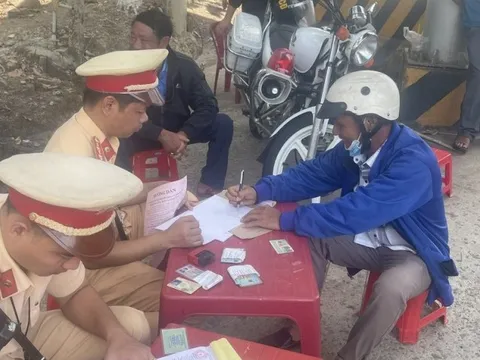 Bình Phước: CSGT tăng cường xử lý vi phạm nồng độ cồn dịp lễ 30/4