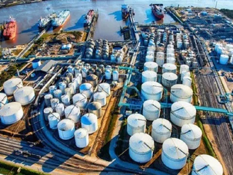 Giá xăng dầu hôm nay 1/5: Nhiều yếu tố tác động khiến giá dầu đi xuống