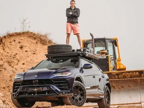 Bán nhà, sống trong Lamborghini Urus suốt một năm, người đàn ông vỡ lẽ siêu xe lái thì thích, ở thì khó