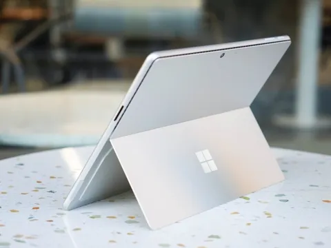 Tablet 2-in-1 Surface Pro 10 cập bến Việt Nam: Tích hợp AI, giá từ 40 triệu