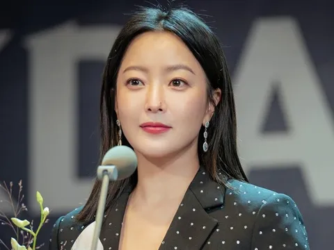 Quốc bảo nhan sắc Hàn Quốc tái xuất, trẻ đẹp đáng ngưỡng mộ ở tuổi U50