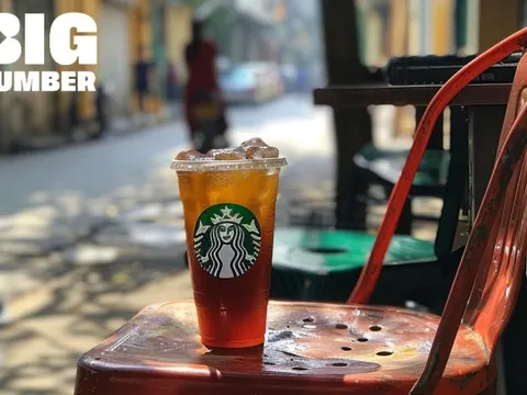 Bi hài Starbucks: Giảm doanh số lần đầu tiên kể từ năm 2020, thương hiệu cà phê 100.000 đồng đổ lỗi tại... 'quá đông nên khách bỏ về' còn CEO thì bị người tiền nhiệm ‘đưa vào thế bí’