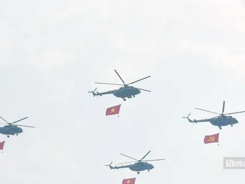 Ngắm dàn trực thăng trình diễn trên bầu trời Điện Biên