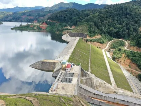 DN đằng sau nhà máy điện có đường hầm dẫn nước dài nhất, đập đất và cột nước cao nhất Việt Nam: Lợi nhuận quý 1/2024 giảm 99%, bị đối tác kiện ra tòa vì 'siêu' dự án kể trên