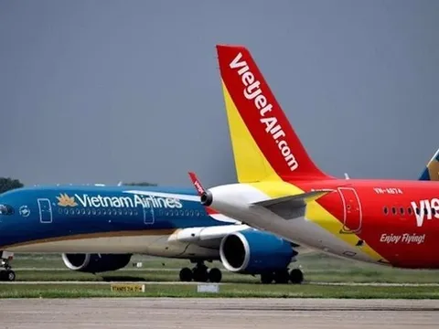 Lãnh đạo hãng bay kêu khó, sắp kiểm tra chuyện giá vé máy bay, Vietnam Airlines và Vietjet vẫn đưa cổ đông 'bay cao' khi cổ phiếu tăng sốc