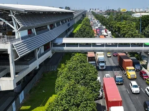 Tiến độ thi công cầu bộ hành tuyến metro số 1 ở TPHCM