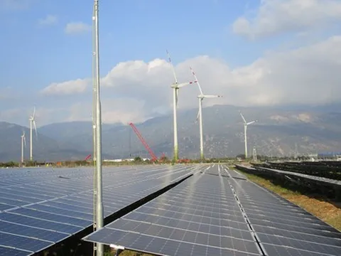 Khách hàng lớn mới được mua điện trực tiếp không qua EVN, Bộ Công Thương nói gì?