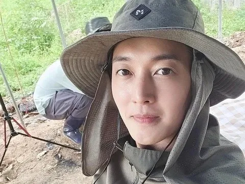 Ngôi sao sa cơ, bỏ phố về quê trồng bắp