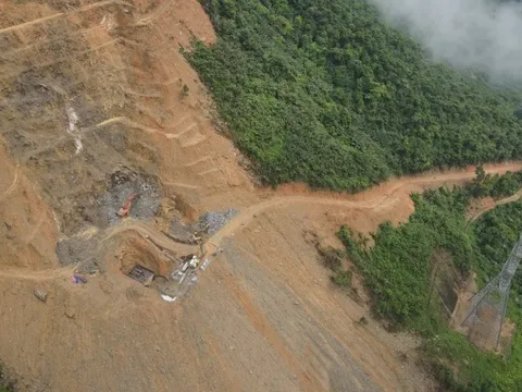Vụ sạt lở nhiều người tử vong: Vi phạm mở đường trái phép trên rừng phòng hộ