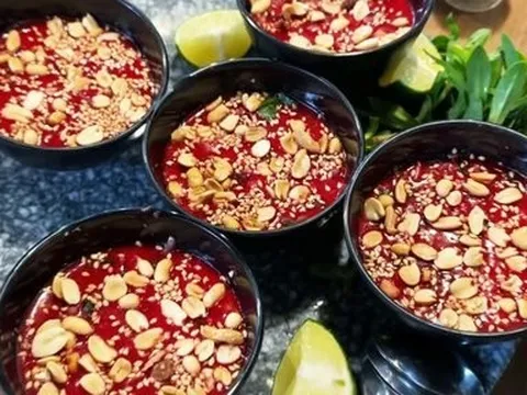 Bác sĩ cảnh báo suy nghĩ sai lầm khi ăn tiết canh