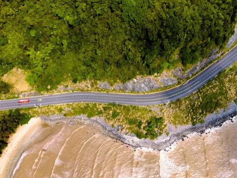 Ngắm con đường 1.800 tỷ uốn lượn giữa rừng và biển, chạy xuyên hòn đảo lớn thứ 3 Việt Nam