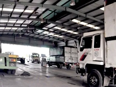 Các "phù thủy" hô biến hàng trăm chữ ký trong hồ sơ đăng kiểm