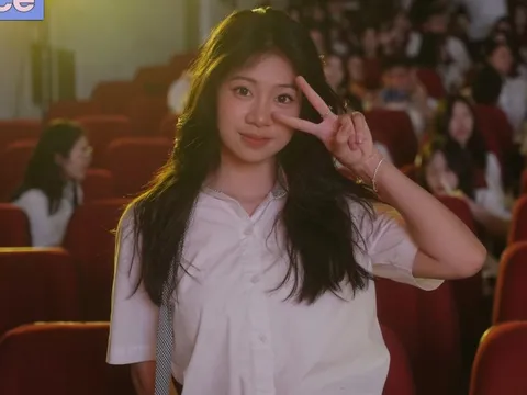 31 giây sự chú ý va vào nhan sắc "ngoan xinh yêu" của dàn nữ sinh Ams trong Lễ trưởng thành