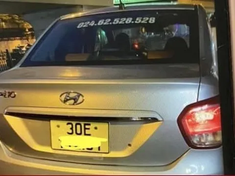 Hai khách Tây tố bị tài xế taxi 'chặt chém' 500.000 đồng quãng đường 100m