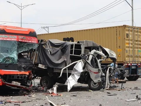 Xe container gây tai nạn rồi bốc cháy, 10 người bị thương ở Bình Phước