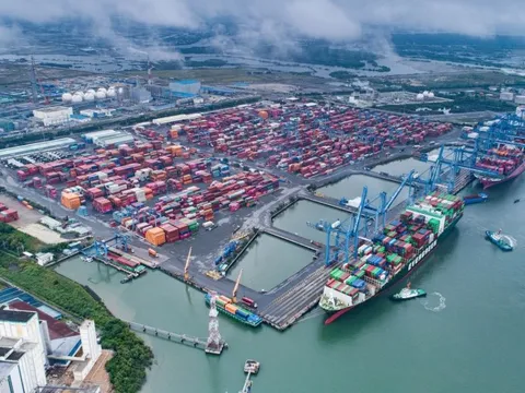 Sở hữu 1 trong những cảng container hiệu quả nhất thế giới, một tỉnh ven biển Việt Nam đặt tham vọng lớn