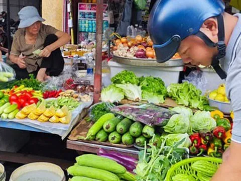 Rau quả bỗng dưng đắt đỏ