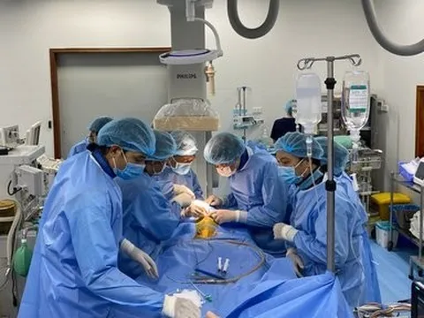 Bác sĩ Huế khám sàng lọc bệnh tim miễn phí cho người dân Hà Tĩnh