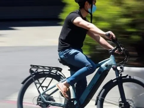 Một năm đi xe đạp điện: 'Tiết kiệm chi phí và cải thiện cuộc sống'