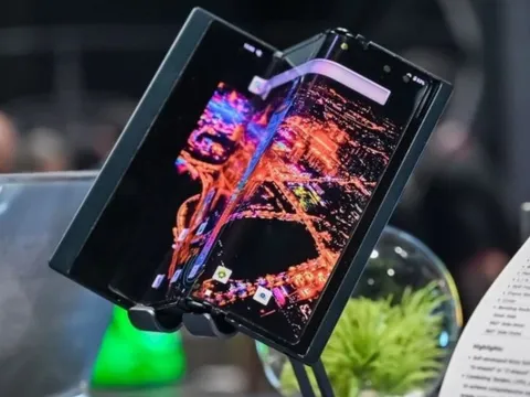 Smartphone màn hình gập 3 đầu tiên trên thế giới ra mắt, nhưng lại không phải của Samsung