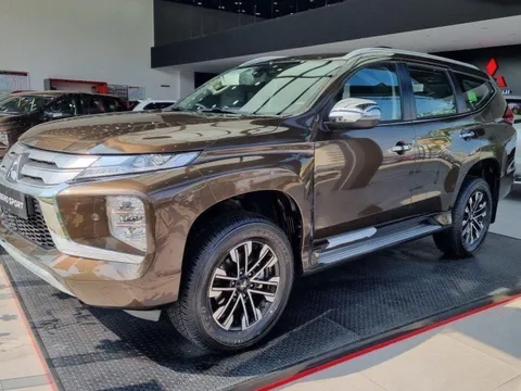 Đại lý xả kho Mitsubishi Pajero Sport: Giảm sâu tới 269 triệu đồng, rẻ ngang 'SUV C quốc dân' CX-5 bản cao