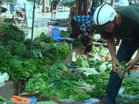 Cầm 200.000 đồng đi chợ, không mua đủ 2 bữa ăn ngon cho gia đình