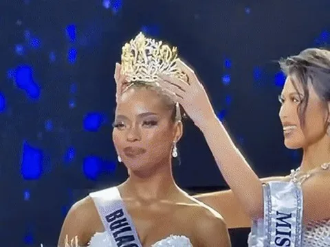 Màn trao vương miện "hề hước" và kỳ cục chưa từng thấy trong lịch sử Miss Universe