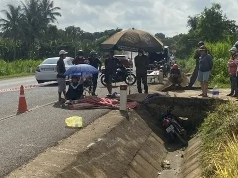 Đắk Lắk: Xe máy lao xuống mương nước khiến 2 người tử vong