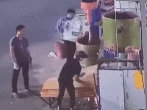 Bị cuốn vào máy trộn keo, nam công nhân ở Bình Phước đã tử vong