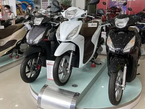 Honda chơi lớn tung ưu đãi khủng cho loạt xe máy hot: Giá Honda Vision, Winner X, Vario 160....dò đáy, có mẫu tặng kèm điện thoại Samsung, đồng hồ thông minh