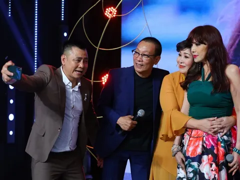 Nữ ca sĩ đầu tiên đạt tới đẳng cấp siêu sao: Một đêm chạy 20 show bằng xích lô, chiều cao áp đảo bạn diễn