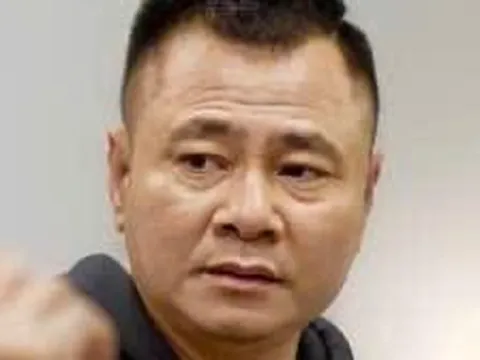 NSND Tự Long chấn chỉnh cư dân mạng