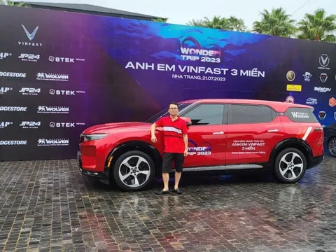 Chủ doanh nghiệp chọn VF 9 vì yêu công nghệ và các tính năng an toàn