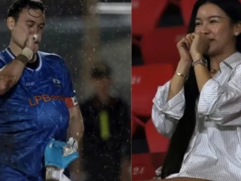 "Cam thường check" nhan sắc nàng WAG mang bầu vẫn gợi cảm nhất làng bóng Việt, thủ môn Lâm Tây dưới sân hoá người hùng liền có động thái này