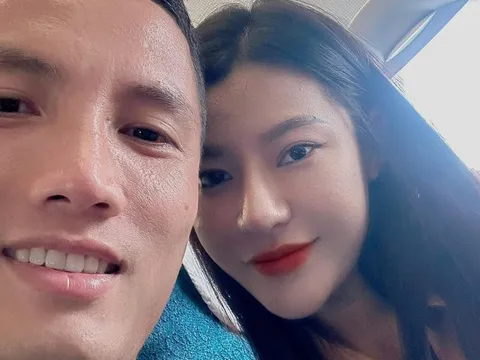 Trầm trồ trước sắc vóc gợi cảm của bà xã "người nhện" Đình Triệu: "Gái một con trông mòn con mắt" là đây!