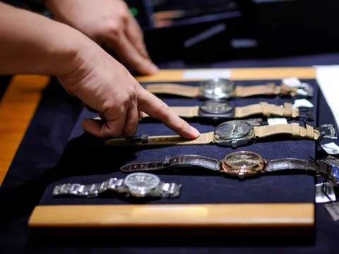 Mua chiếc Patek Philippe 500 triệu đồng, ngay khi nhận hàng đòi chủ cửa hàng bồi thường 1,5 tỷ đồng: Tòa án khẳng định anh không có quyền