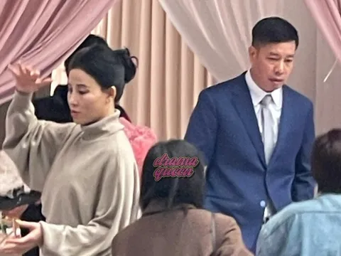 Bố mẹ Á hậu Phương Nhi lộ diện, biểu cảm khi con gái được rước về nhà tỷ phú gây chú ý