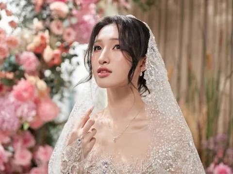 Á hậu Phương Nhi xinh đẹp trong lễ ăn hỏi, hóa ra từ lâu đã chăm da theo chu trình 5 bước cực dễ